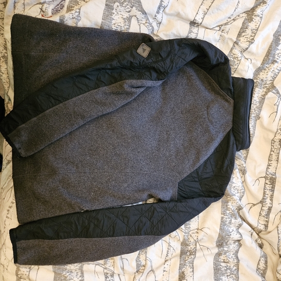 Burton zip up sweater Large but feels a bit smaller more like a medium - Picture 10 of 16